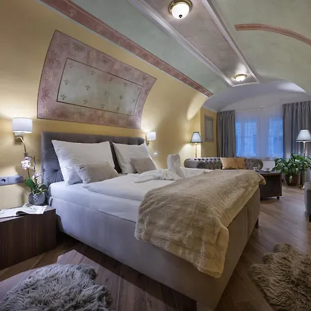 Kaiserstein Palace Apartments-2