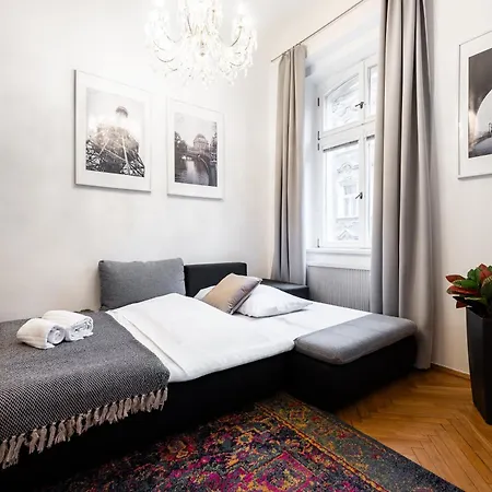 Elegant Apartment In New Town By Easybnb Premium-3