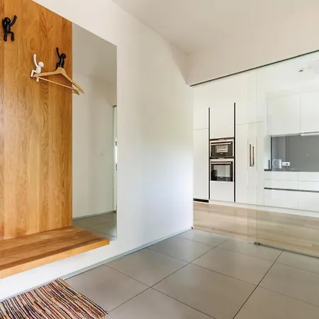 Airport Prague Luxury Apartment & Spa-2