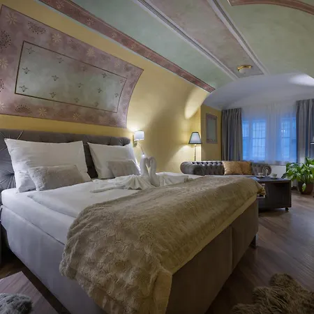 Kaiserstein Palace Apartments-2