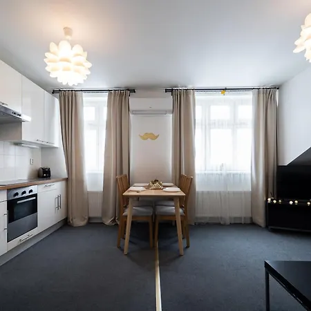Little Tom Apartments-3