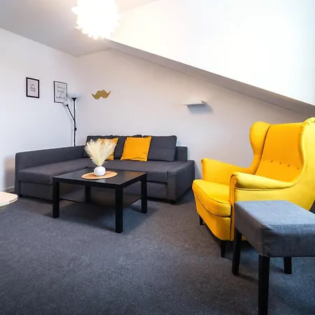Little Tom Apartments-3
