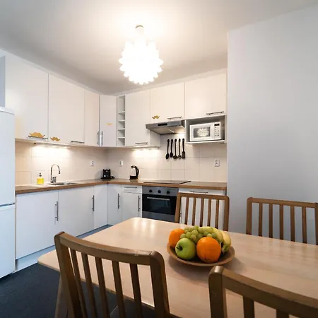 Little Tom Apartments-3