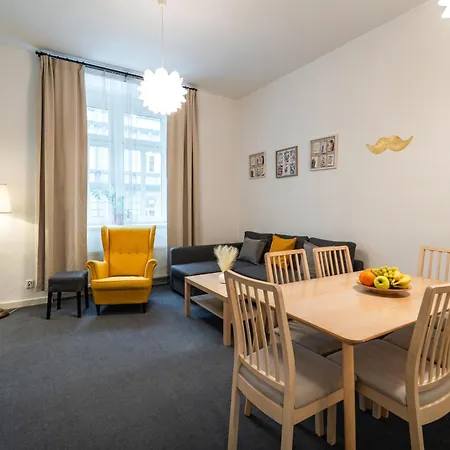 Little Tom Apartments-2