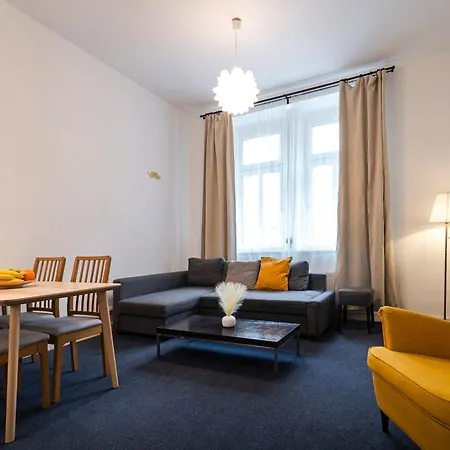 Little Tom Apartments-2