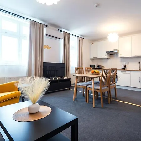 Little Tom Apartments-2