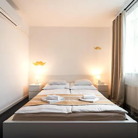 Little Tom Apartments-2