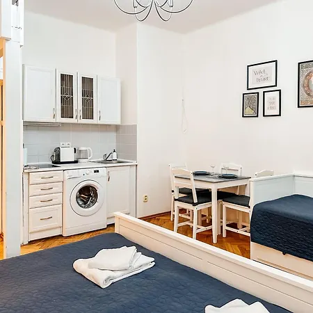 Elso Center Apartment-2