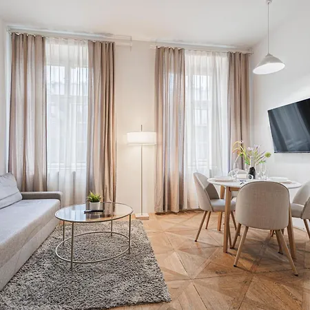 Exclusive Apartment Near Kafka'S Head-3