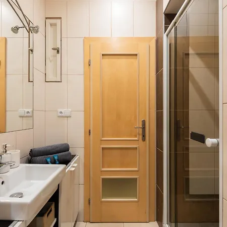 Old Town Lighthouse Apartment Near Dlouhá Street - Easy Self Check in-2