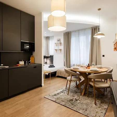 Old Town Lighthouse Apartment Near Dlouhá Street - Easy Self Check in-3