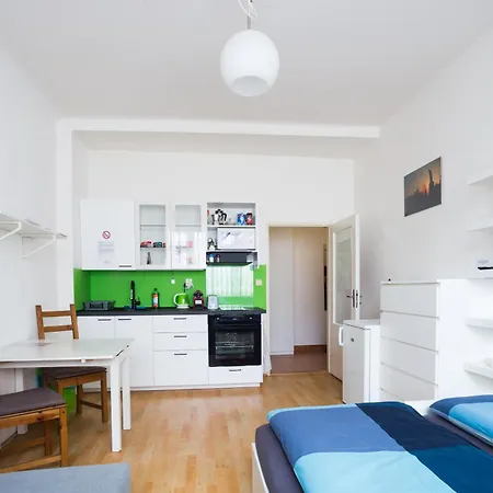 Nice Apartment By The Center-2