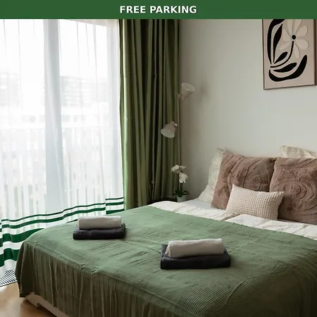 The Centrum Park Apartment With Free Parking-3