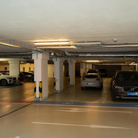 The Centrum Park Apartment With Free Parking-2