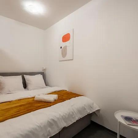 Spacious Family Apartments With Balcony I Metro I Karlin-3