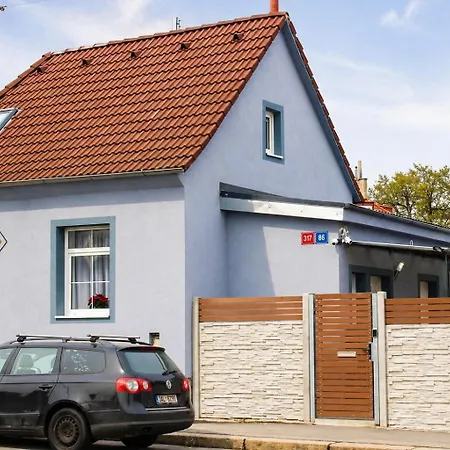 Lyly Apartment - 2 Bedrooms For 6 Guests & Free Parking-3