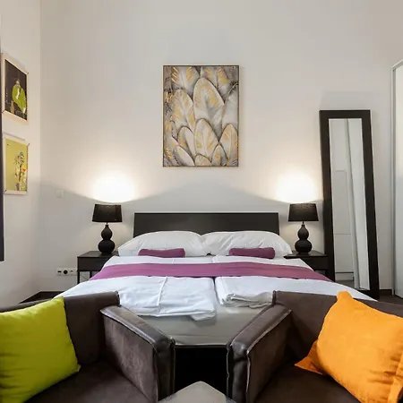 Old Town Square Residence By Emblem-3