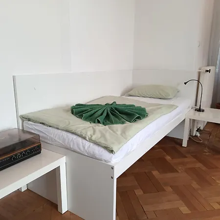 Rooms In Prague-Big+Comfy-3