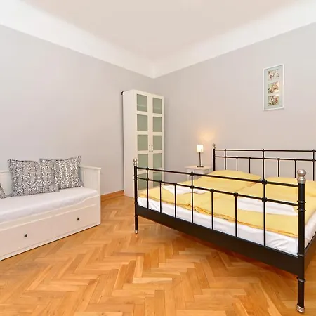 Historic Centre Apartments IV-2