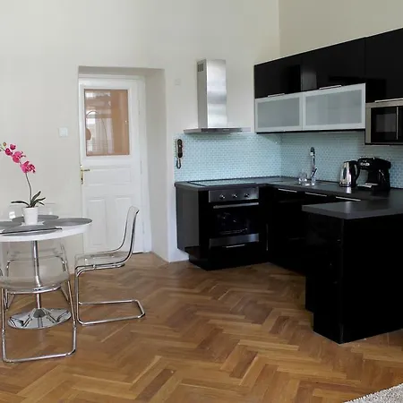 Royal Prague Apartment Celakovskeho Sady-2