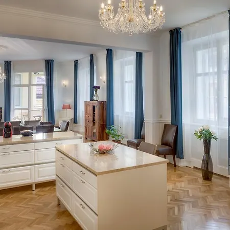 Smetanovo Nabrezi - Riverview Old Town Apartment-2
