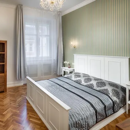 Smetanovo Nabrezi - Riverview Old Town Apartment-3