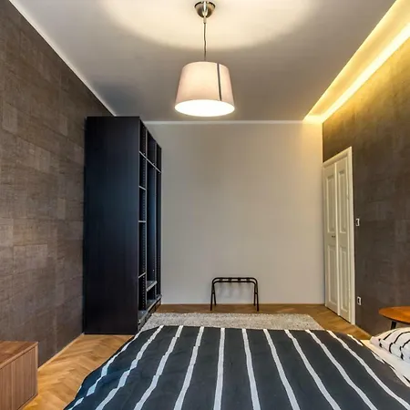 Exclusive 3 Bedroom Top-Notch Flat, Great Location-2