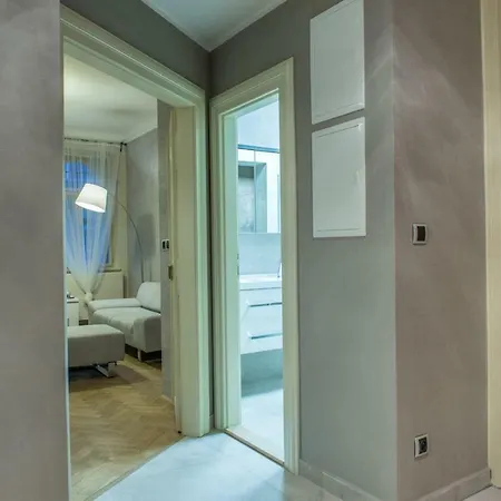 Exclusive 3 Bedroom Top-Notch Flat, Great Location-3