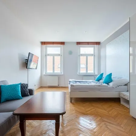 Bright Apartment Few Steps From Centre-3
