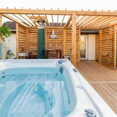Romantic Studio With Jacuzzi-2