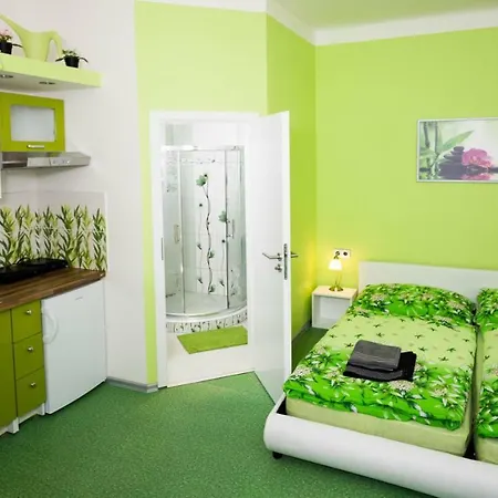 Apartment Four Year Seasons - Walkable To Centre, Metro And Riverside-3