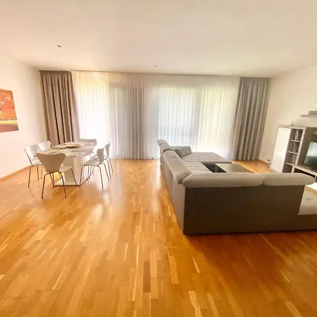 Spacious 130 M2 Apartment Near Center 2 Free Parking-2