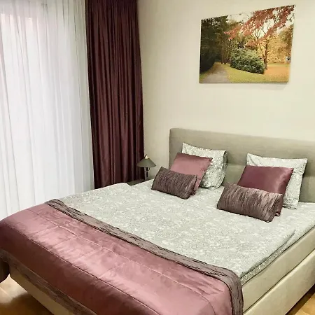 Spacious 130 M2 Apartment Near Center 2 Free Parking-3