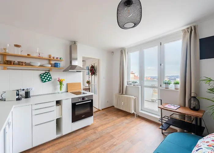 Bright Charming Apt With Terrace, Parking & Airco. Prag, Tschechische Republik