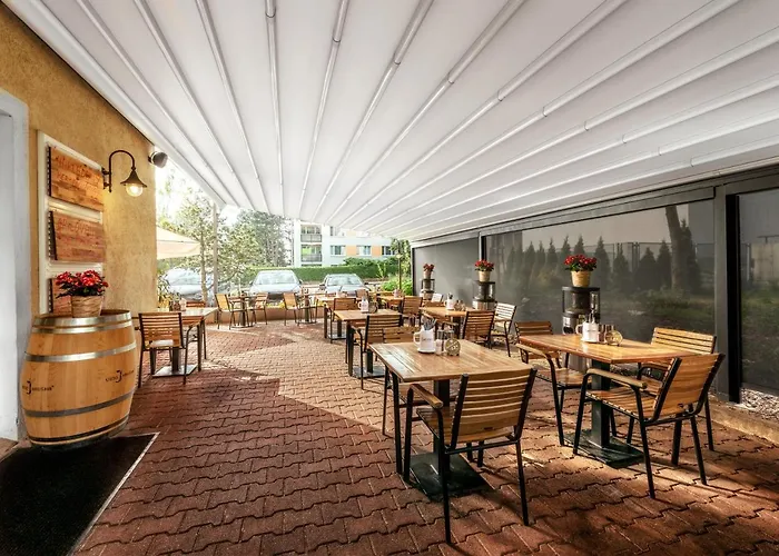 Prague Carl Inn Restaurant & Parking