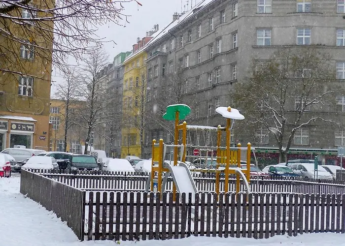 Flying Bed Apartment Close To Prague Castle And Airport