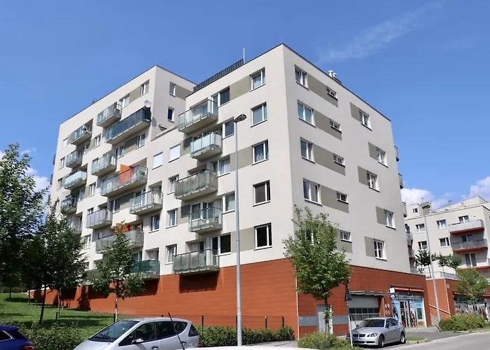 Apartment Hurka - 15 Min Do Centra, Garaz
