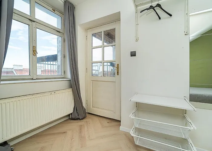 Big 4-Bedroom Flat, Terrace With Great Vitkov View