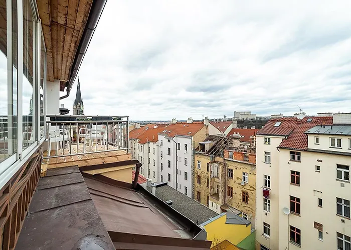 Big 4-Bedroom Flat, Terrace With Great Vitkov View