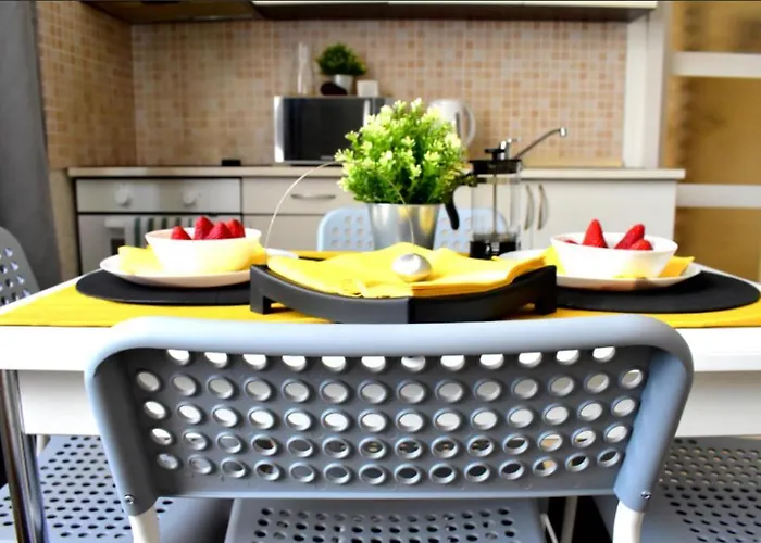Romantic Bijou Apartment Near Old Town!