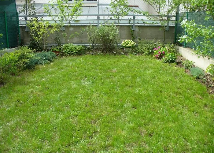 Garden With Garage In Central Prague