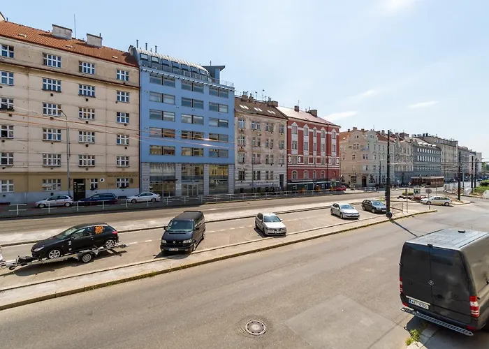 Brand New Studio #21 With Free Secure Parking In The Center