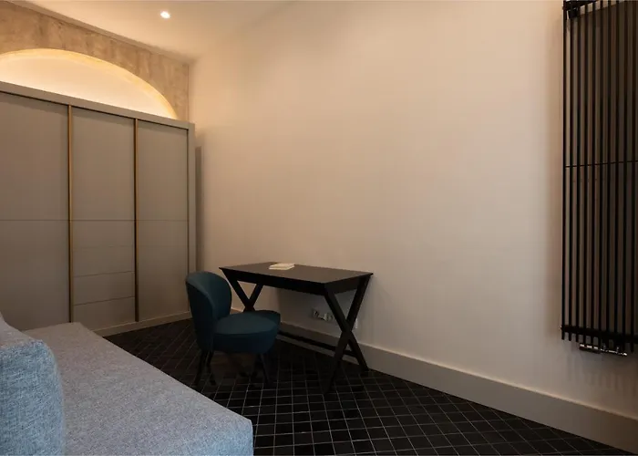 Luxury Old Town Apt, Parking