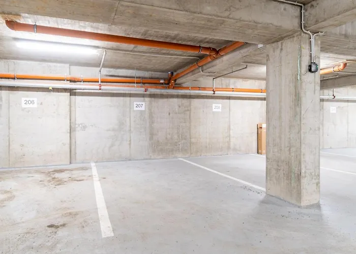 Brand New Two Room Apartment #34 With Free Secure Parking In The Center Praga, Czechy
