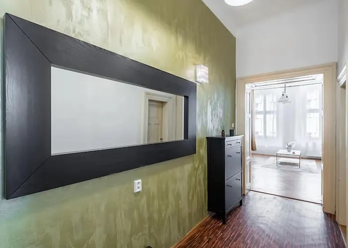 Spacious Apartment With Balcony At Wenceslas Sq Prag, Tschechische Republik