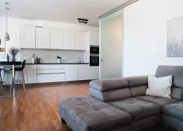 Prague Marina River View Apartment Close To City Centre Free Parking, Czechy