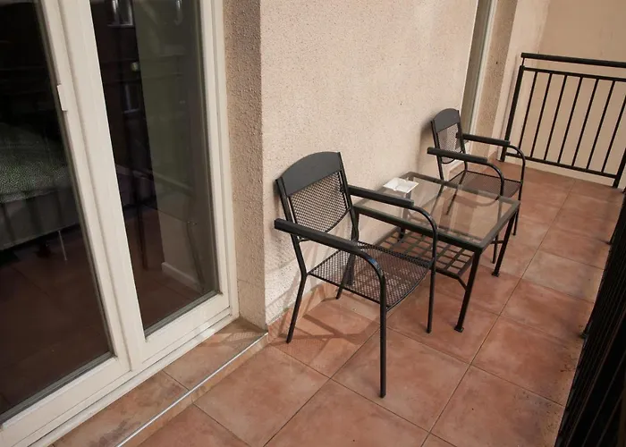 2B Pechackova Family Apartment With Balcony By The River Praga, República Checa