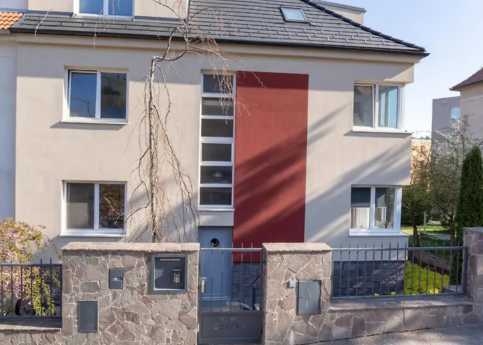Apartmán 2+kk, 50 m2 v klidné lokalitě. 10 min od centra Prahy.