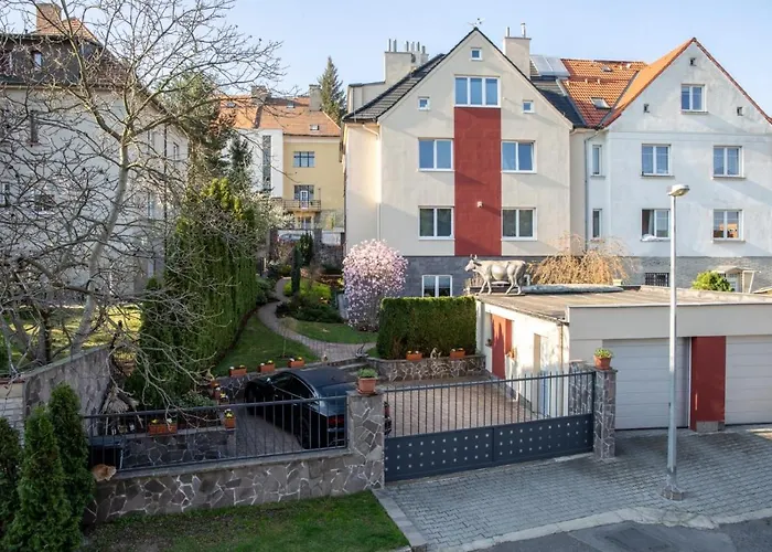 Apartmán 2+kk, 50 m2 v klidné lokalitě. 10 min od centra Prahy.