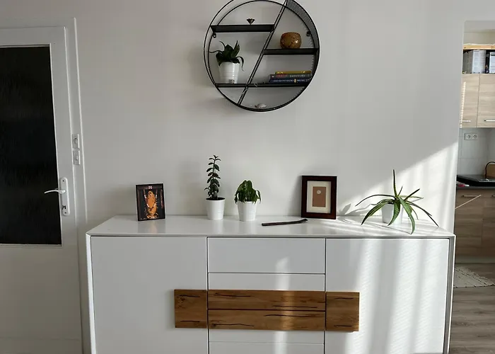 Апартаменти Sunny Minimalistic Flat Near Metro Opatov Прага, Чехія